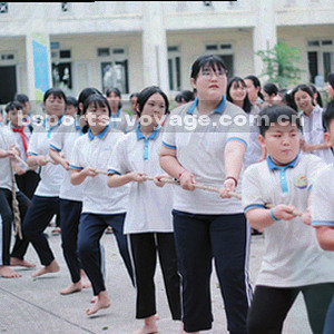 电话与邮件图标结合的抽象立体图形